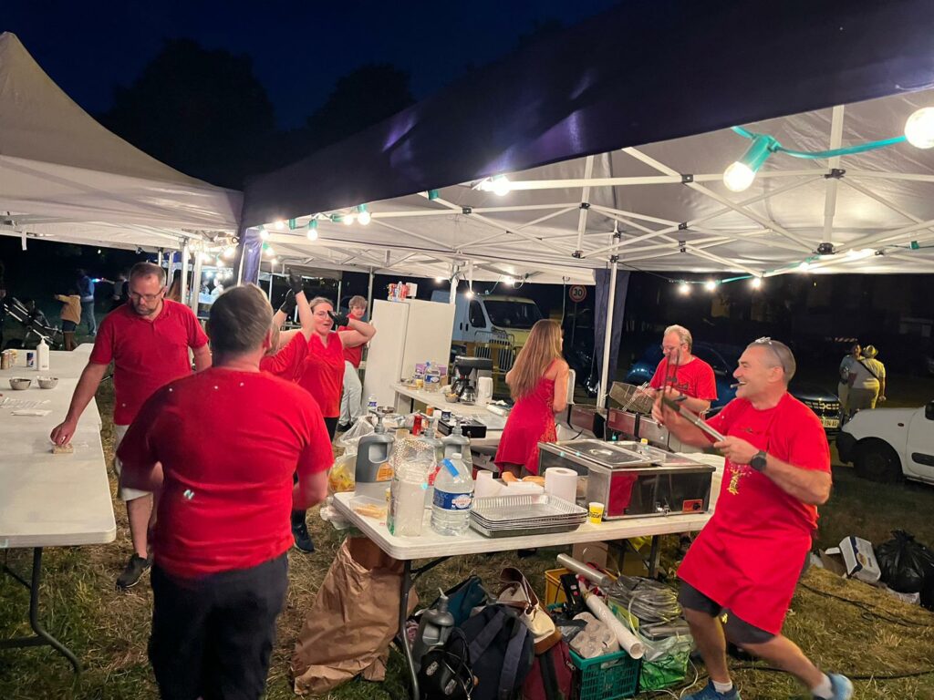 Le comité des fêtes lors des feux de la Saint-Jean