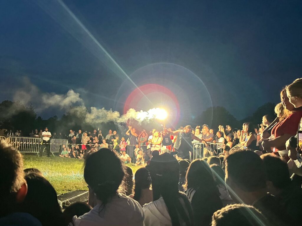 Spectacle de feu lors de la soirée de la Saint-Jean