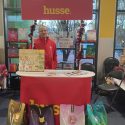 Stand de Husse alimentation chiens, chats et chevaux au marché de noël et bourse aux jouets organisé par le Comité des fêtes de Chessy (77)